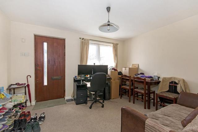  Image of 1 Bedroom Flat  For Sale at Kinburn Street  Surrey Quays, SE16 6DW