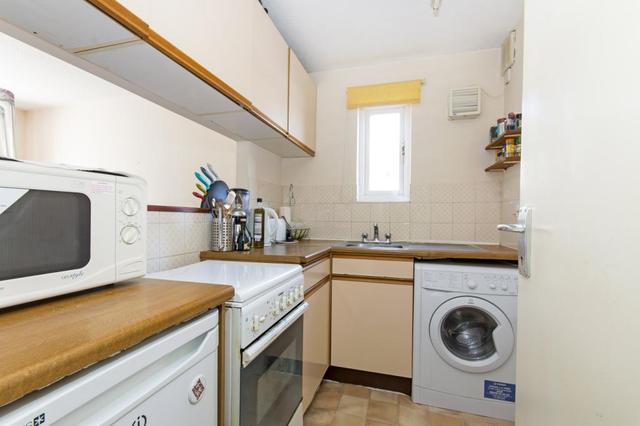  Image of 1 Bedroom Flat  For Sale at Kinburn Street  Surrey Quays, SE16 6DW