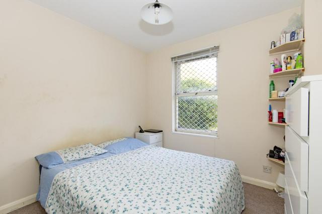  Image of 1 Bedroom Flat  For Sale at Kinburn Street  Surrey Quays, SE16 6DW