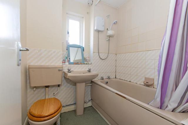  Image of 1 Bedroom Flat  For Sale at Kinburn Street  Surrey Quays, SE16 6DW