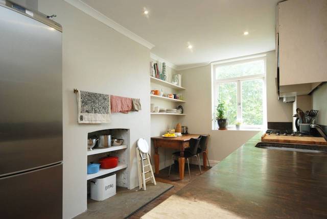  Image of 3 Bedroom Flat  For Sale at King Edwards Road  Victoria Park, E9 7SF