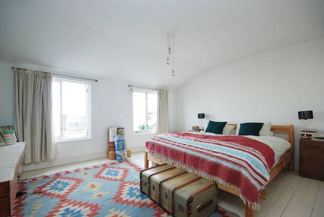 Image of 3 Bedroom Flat  For Sale at King Edwards Road  Victoria Park, E9 7SF