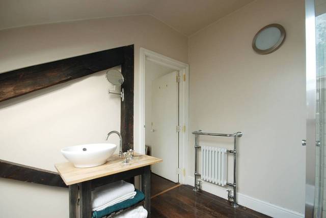  Image of 3 Bedroom Flat  For Sale at King Edwards Road  Victoria Park, E9 7SF