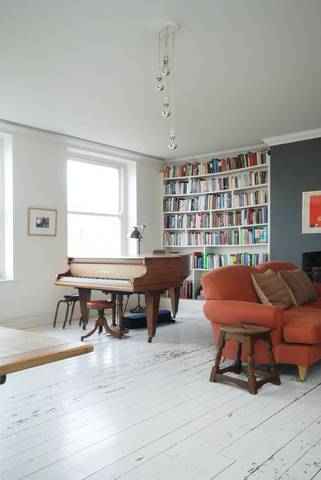  Image of 3 Bedroom Flat  For Sale at King Edwards Road  Victoria Park, E9 7SF