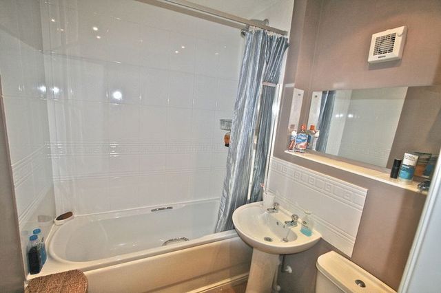  Image of 2 Bedroom Flat  To Rent at Kings Avenue  Ely, CB7 4QW