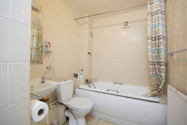 Image of 2 Bedroom Maisonette  For Sale at Kingsdown Close  South Bermondsey, SE16 3DW
