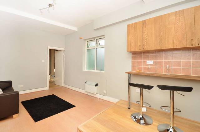  Image of 1 Bedroom Flat  For Sale at Kingsland Road  Dalston, E8 4AE