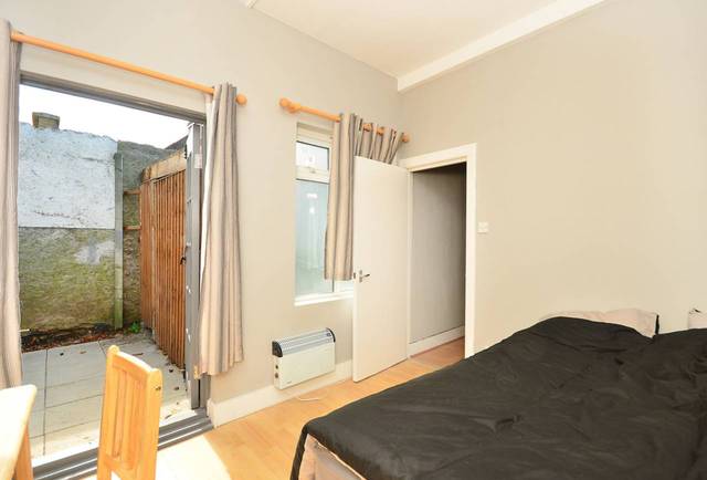  Image of 1 Bedroom Flat  For Sale at Kingsland Road  Dalston, E8 4AE