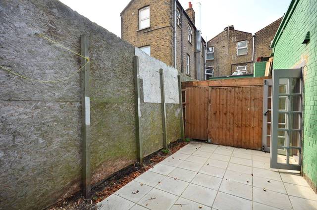  Image of 1 Bedroom Flat  For Sale at Kingsland Road  Dalston, E8 4AE