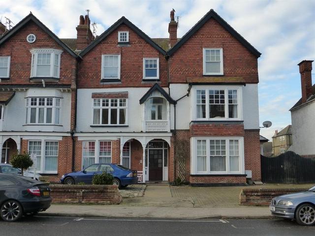  Image of 2 Bedroom Flat  For Sale at Kirkley Cliff Road  Lowestoft, NR33 0DB