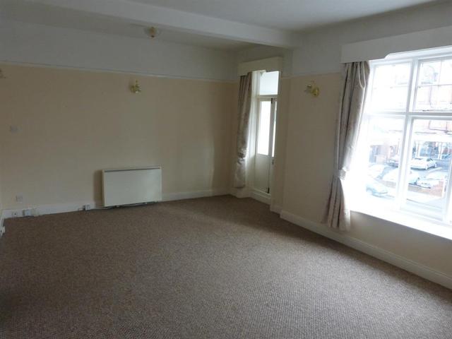  Image of 2 Bedroom Flat  For Sale at Kirkley Cliff Road  Lowestoft, NR33 0DB