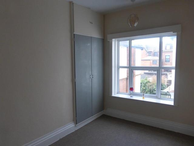  Image of 2 Bedroom Flat  For Sale at Kirkley Cliff Road  Lowestoft, NR33 0DB