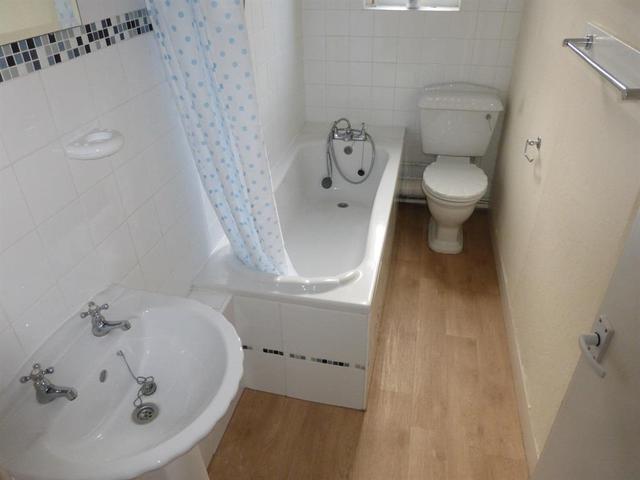  Image of 2 Bedroom Flat  For Sale at Kirkley Cliff Road  Lowestoft, NR33 0DB