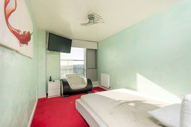  Image of 3 Bedroom Flat  To Rent at Laban Walk  Deptford, SE8 3FJ