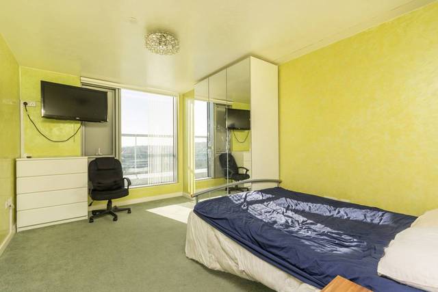  Image of 3 Bedroom Flat  To Rent at Laban Walk  Deptford, SE8 3FJ