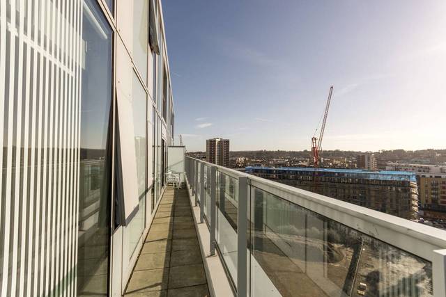  Image of 3 Bedroom Flat  To Rent at Laban Walk  Deptford, SE8 3FJ