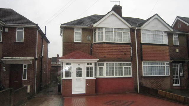  Image of 3 Bedroom Semi-Detached  To Rent at Middlesex  Hayes, UB3 4JY