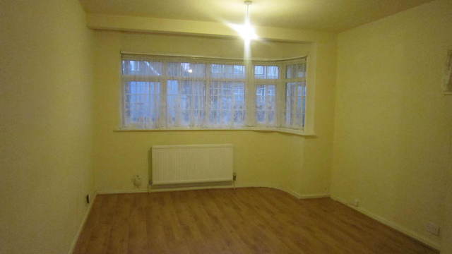  Image of 3 Bedroom Semi-Detached  To Rent at Middlesex  Hayes, UB3 4JY