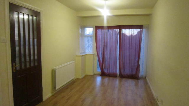  Image of 3 Bedroom Semi-Detached  To Rent at Middlesex  Hayes, UB3 4JY