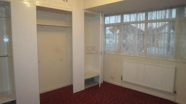  Image of 3 Bedroom Semi-Detached  To Rent at Middlesex  Hayes, UB3 4JY