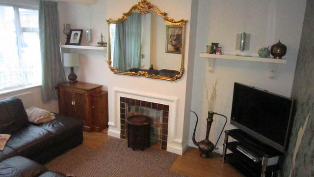  Image of 3 Bedroom Semi-Detached  To Rent at Middlesex  Hayes, UB3 4JY