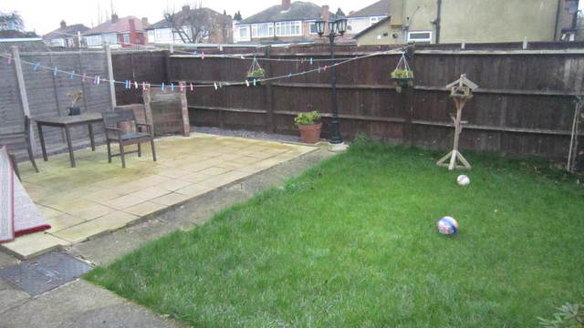  Image of 3 Bedroom Semi-Detached  To Rent at Middlesex  Hayes, UB3 4JY