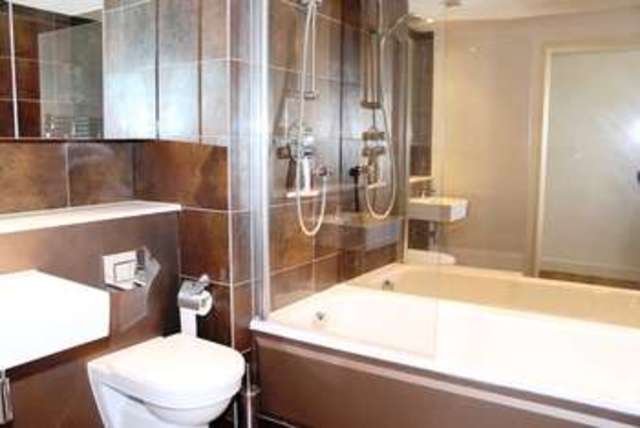  Image of 2 Bedroom Flat  For Sale at 24 Marsh Wall  Canary Wharf, E14 9DB