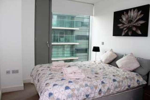  Image of 2 Bedroom Flat  For Sale at 24 Marsh Wall  Canary Wharf, E14 9DB