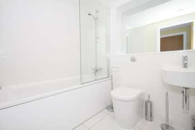  Image of 2 Bedroom Flat  For Sale at Cobalt Point  Canary Wharf, E14 9JU