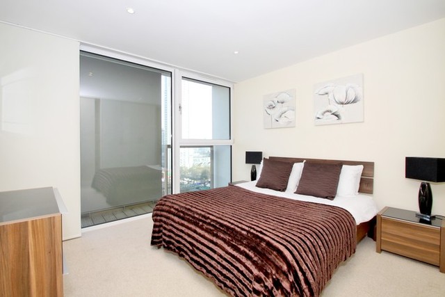  Image of 2 Bedroom Flat  For Sale at Cobalt Point  Canary Wharf, E14 9JU