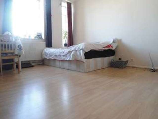  Image of 3 Bedroom Flat  For Sale at Arbour Square  London, E1 0PP
