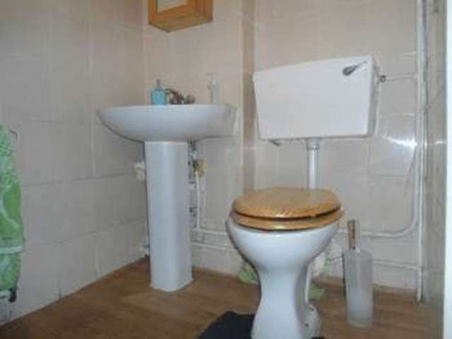  Image of 3 Bedroom Flat  For Sale at Arbour Square  London, E1 0PP