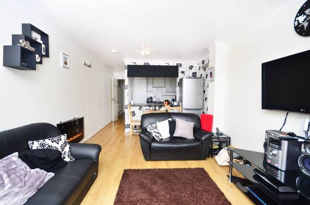  Image of 2 Bedroom Maisonette  For Sale at Leabank Square  Hackney Wick, E9 5LP