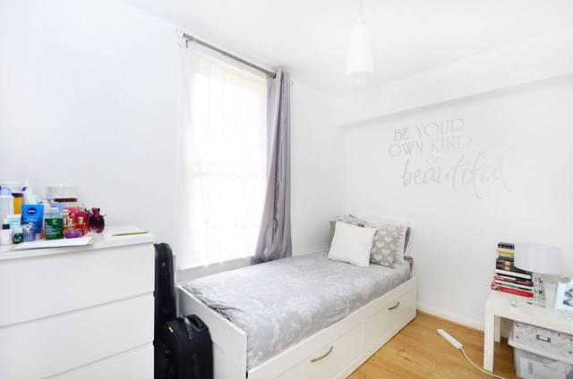 Image of 2 Bedroom Maisonette  For Sale at Leabank Square  Hackney Wick, E9 5LP