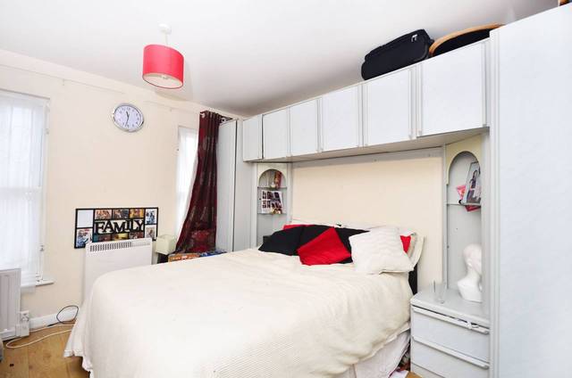  Image of 2 Bedroom Maisonette  For Sale at Leabank Square  Hackney Wick, E9 5LP