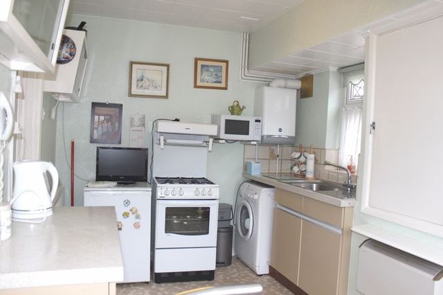  Image of 2 Bedroom Detached  For Sale at Leacroft  Staines-Upon-Thames, TW18 4PB
