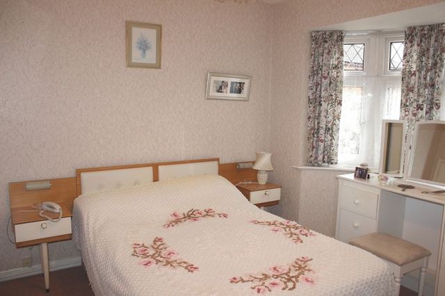  Image of 2 Bedroom Detached  For Sale at Leacroft  Staines-Upon-Thames, TW18 4PB