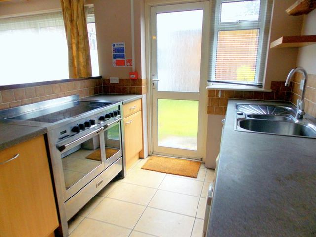  Image of 5 Bedroom Semi-Detached  To Rent at Lees Road  Uxbridge, UB8 3AT