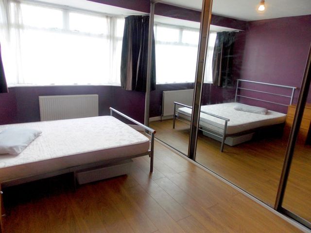  Image of 5 Bedroom Semi-Detached  To Rent at Lees Road  Uxbridge, UB8 3AT