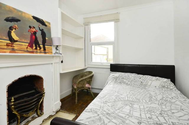  Image of 3 Bedroom Detached  For Sale at Livingstone Road  South Norwood, CR7 8JZ