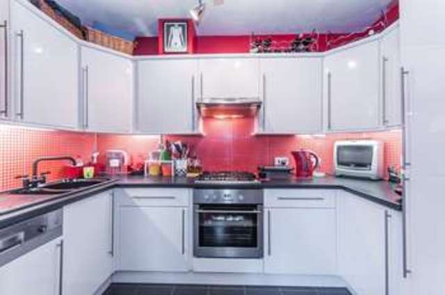 Image of 1 Bedroom Flat  For Sale at London, E14 3AH
