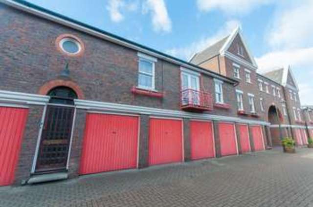  Image of 1 Bedroom Flat  For Sale at London, E14 3AH