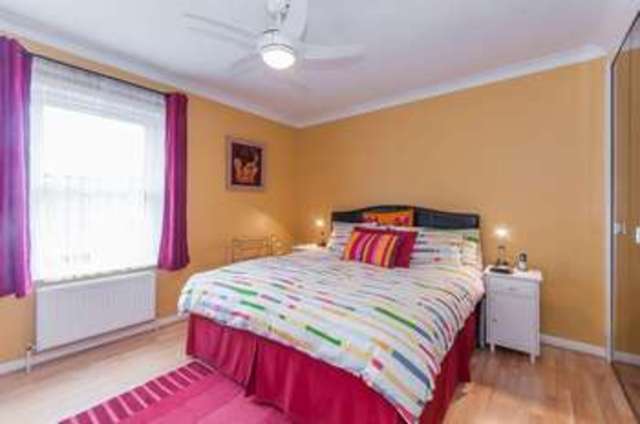 Image of 1 Bedroom Flat  For Sale at London, E14 3AH