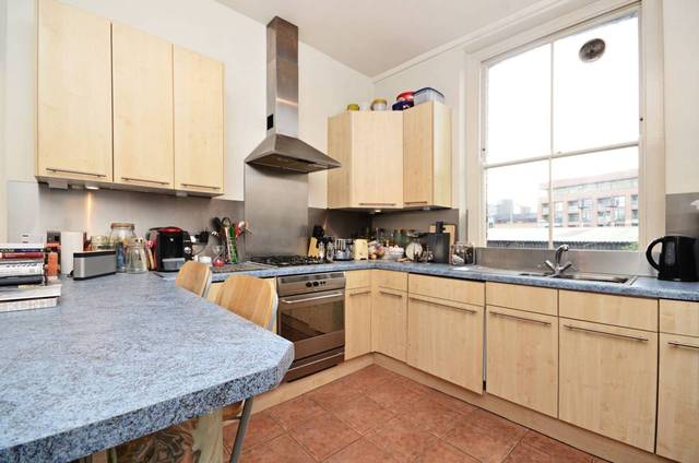  Image of 2 Bedroom Flat  To Rent at London Fields  London Fields, E8 3SA
