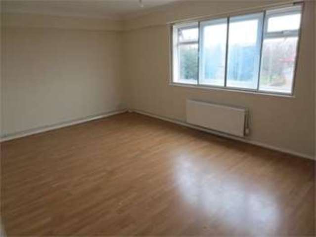  Image of 2 Bedroom Apartment  To Rent at London Road Hadleigh Hadleigh, SS7 2DE