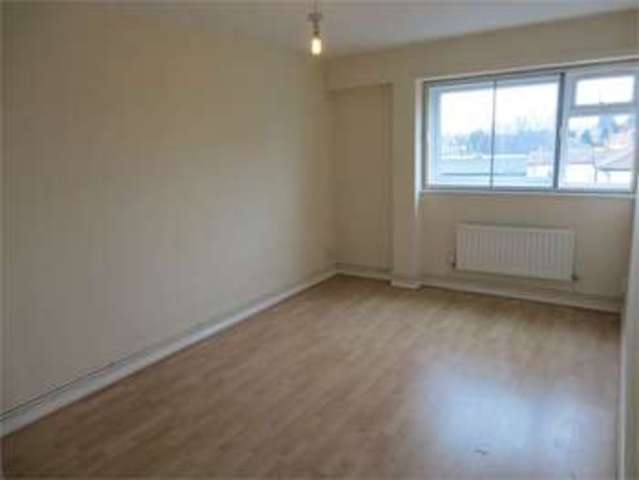  Image of 2 Bedroom Apartment  To Rent at London Road Hadleigh Hadleigh, SS7 2DE