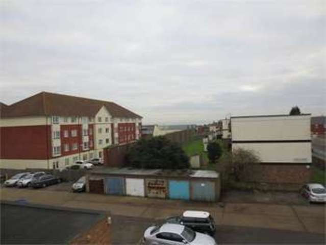  Image of 2 Bedroom Apartment  To Rent at London Road Hadleigh Hadleigh, SS7 2DE