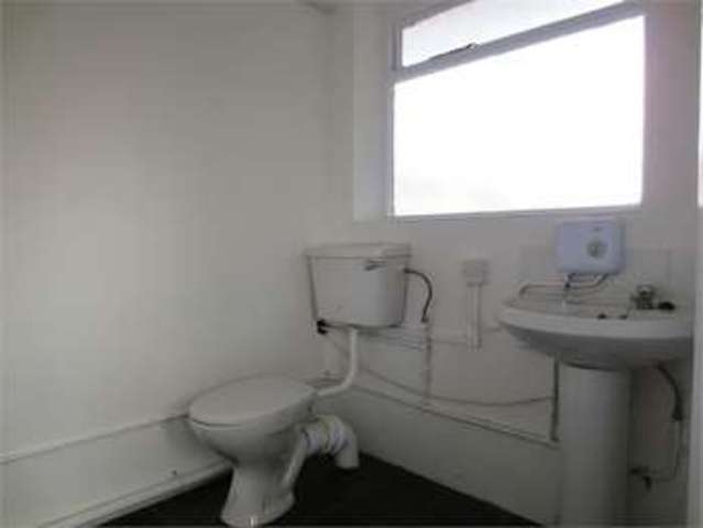  Image of 2 Bedroom Apartment  To Rent at London Road Hadleigh Hadleigh, SS7 2DE