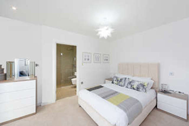  Image of 2 Bedroom Flat  For Sale at 10 Prime Meridian Walk  Canary Wharf, E14 2DT
