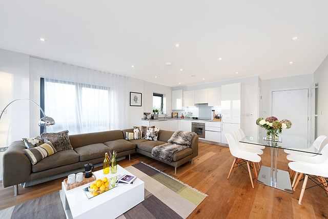  Image of 2 Bedroom Flat  For Sale at Prime Meridian Walk  Canary Wharf, E14 2DT